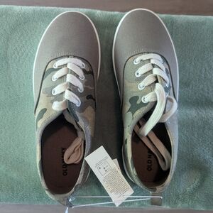 NWT Old Navy Gender-Neutral, Camo- Print Sneakers